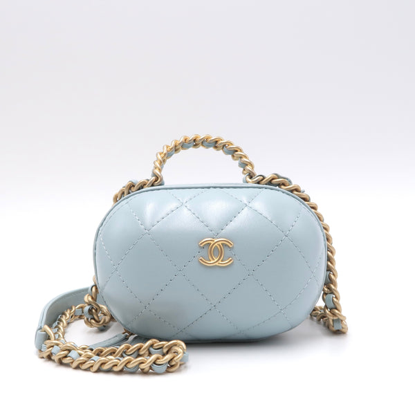 CHANEL
Lambskin Quilted CC Bubble Vanity Case With Chain Light Blue