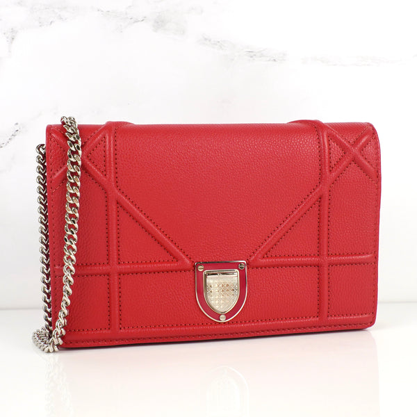 CHRISTIAN DIOR
Grained Calfskin Diorama Wallet on Chain Pouch Red