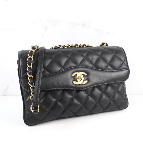 CHANEL
Lambskin Quilted Small Coco Vintage Flap Black