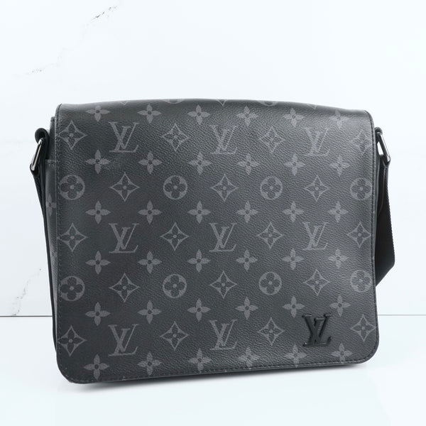 LOUIS VUITTON
Monogram Eclipse District PM NM