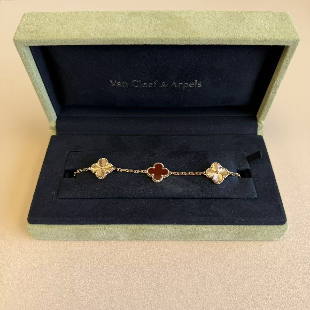 Van Cleef & Arpels Jewelry | Curated Luxury at 959 Deluxe